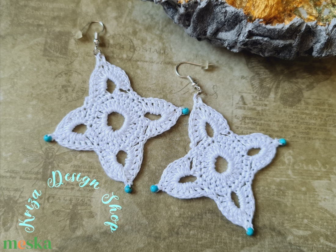 Kézműves horgolt csipke fülbevaló türkizzel - Tamara - ékszer - fülbevaló - lógó fülbevaló - Meska.hu