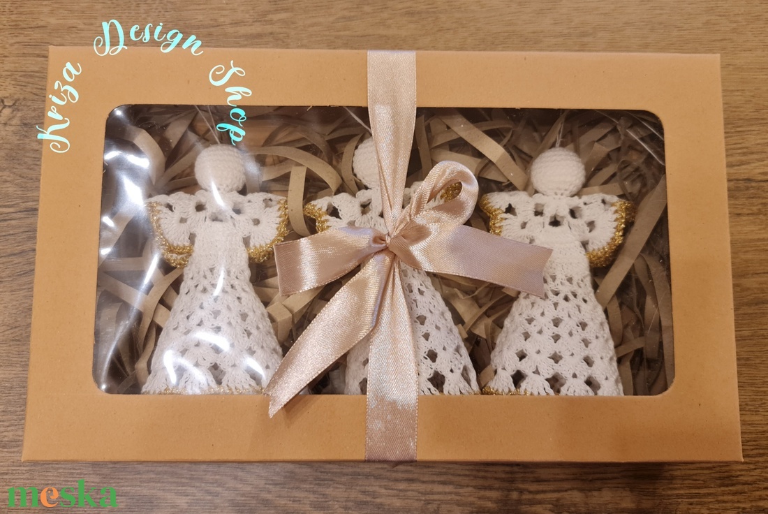 Kézműves horgolt csipke angyalka (hófehér arany szegéllyel) díszdobozban - karácsony - karácsonyi lakásdekoráció - karácsonyfadíszek - Meska.hu