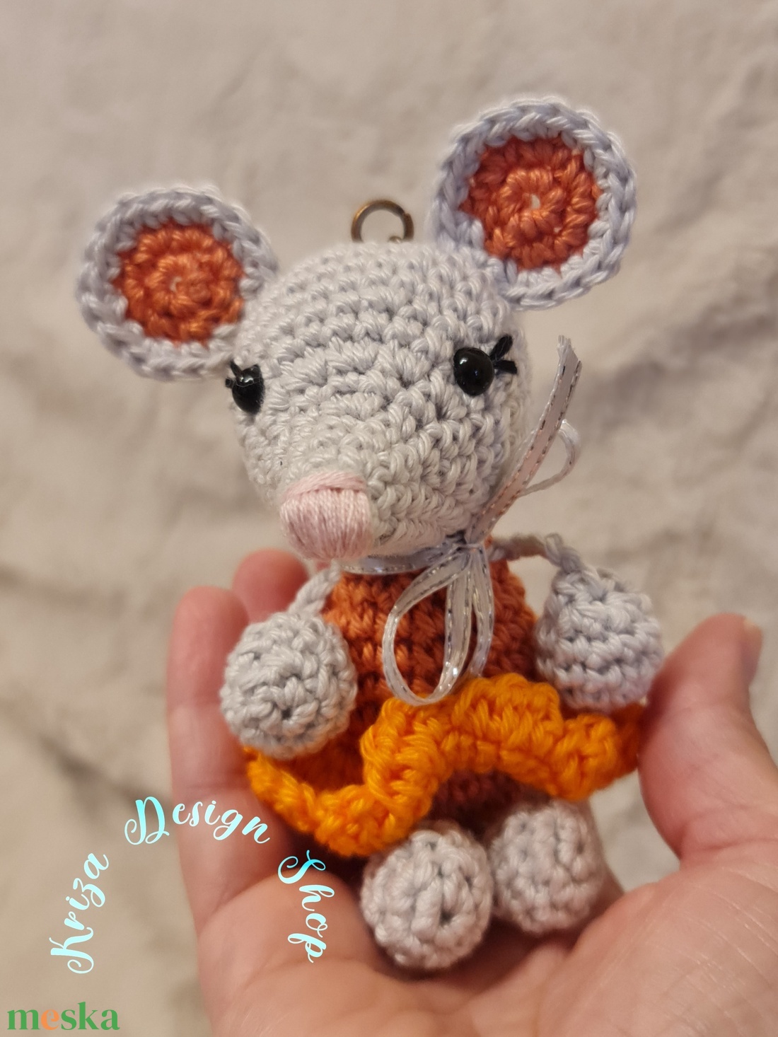 Kézműves horgolt kabalafigurás kulcstartó - Mini egér (Napsugár) - játék & sport - plüssállat & játékfigura - egér - Meska.hu