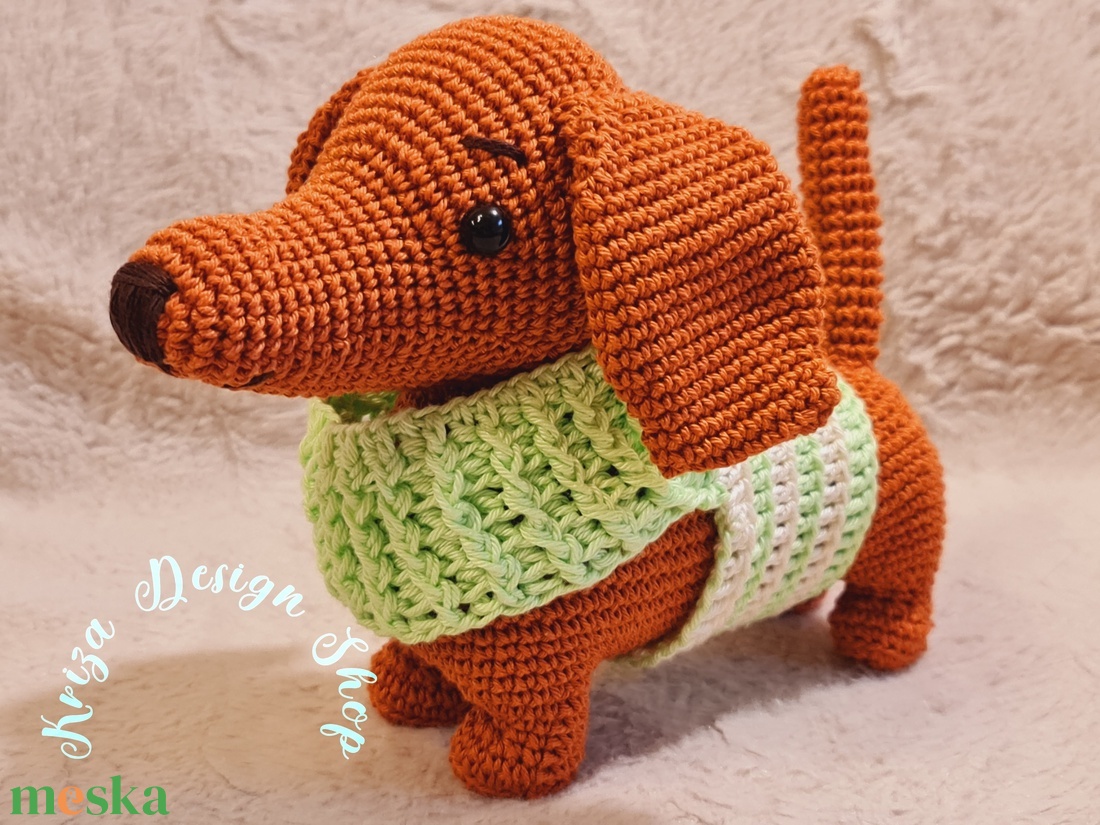 Kézműves horgolt kabala figura - Malvin tacskó kutya - játék & sport - plüssállat & játékfigura - kutya - Meska.hu