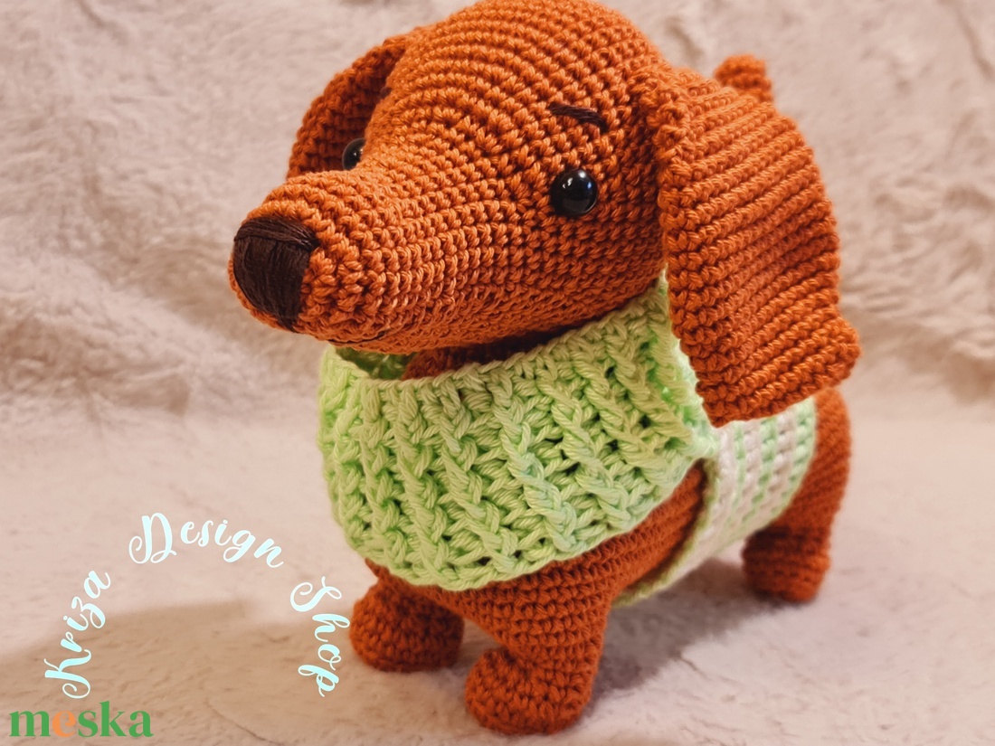 Kézműves horgolt kabala figura - Malvin tacskó kutya - játék & sport - plüssállat & játékfigura - kutya - Meska.hu