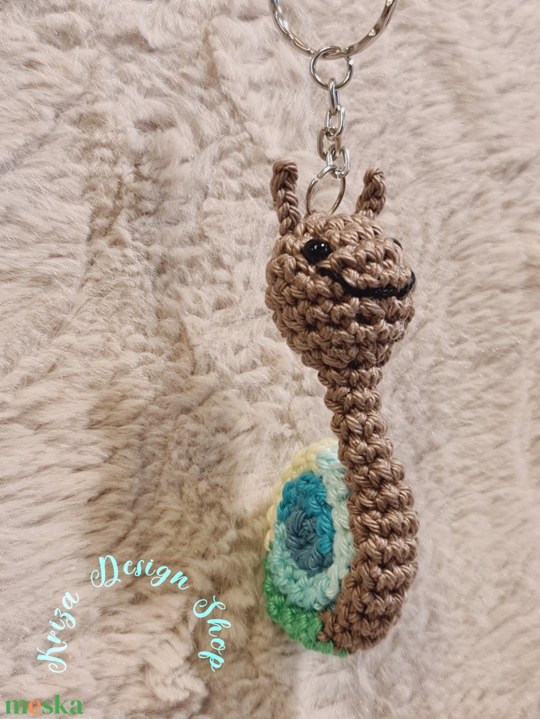 Kézműves horgolt kabalafigurás kulcstartó - Mini csiga (Bonifác) - játék & sport - plüssállat & játékfigura - csiga - Meska.hu