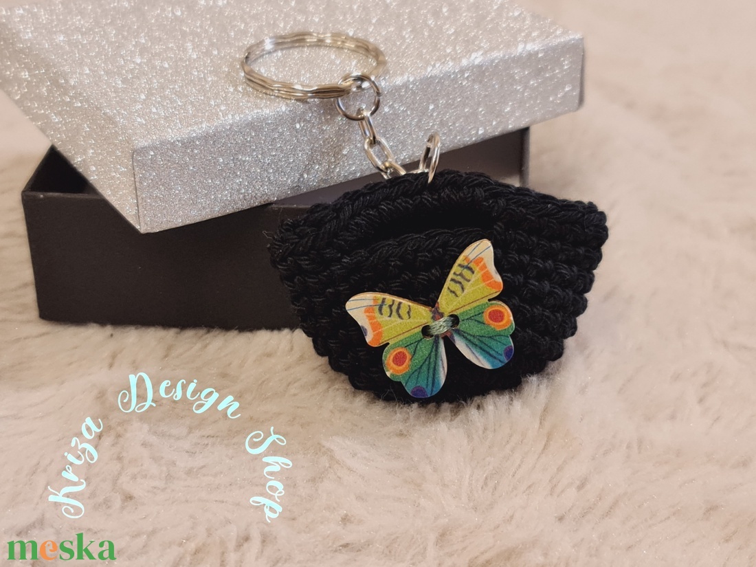 Kézműves horgolt  kulcstartó - Shopping bag (Színes pillangós)  - táska & tok - kulcstartó & táskadísz - kulcstartó - Meska.hu