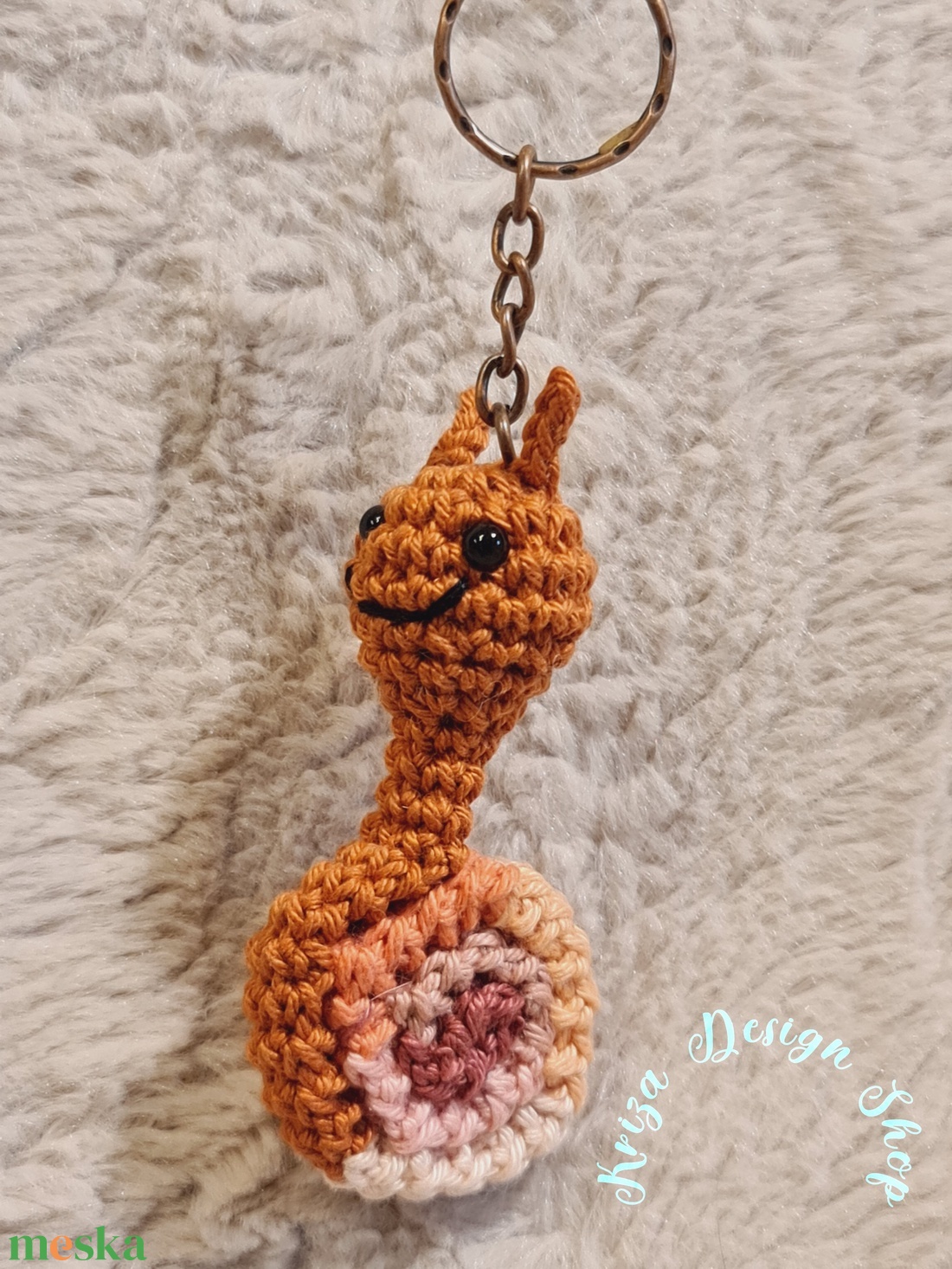 Kézműves horgolt kabalafigurás kulcstartó - Mini csiga (Cinnamon) - játék & sport - plüssállat & játékfigura - csiga - Meska.hu
