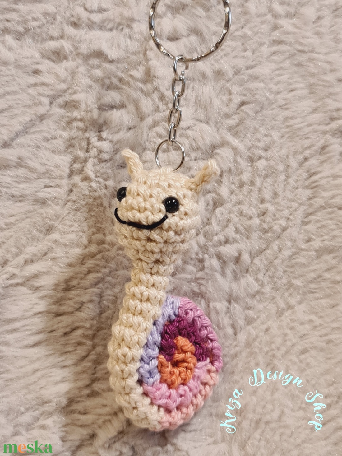 Kézműves horgolt kabalafigurás kulcstartó - Mini csiga (Mirtill) - játék & sport - plüssállat & játékfigura - csiga - Meska.hu