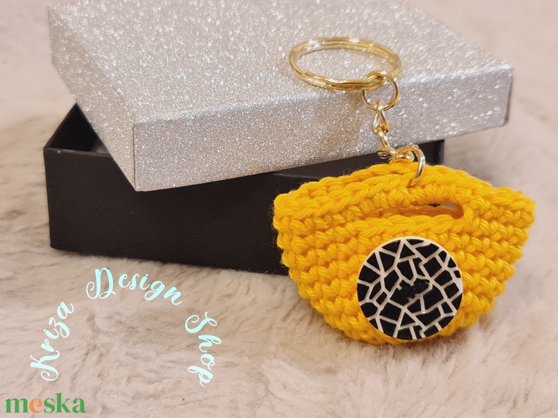 Kézműves horgolt  kulcstartó - Shopping bag (Modern gomb dekorációval 3.)  - táska & tok - kulcstartó & táskadísz - kulcstartó - Meska.hu