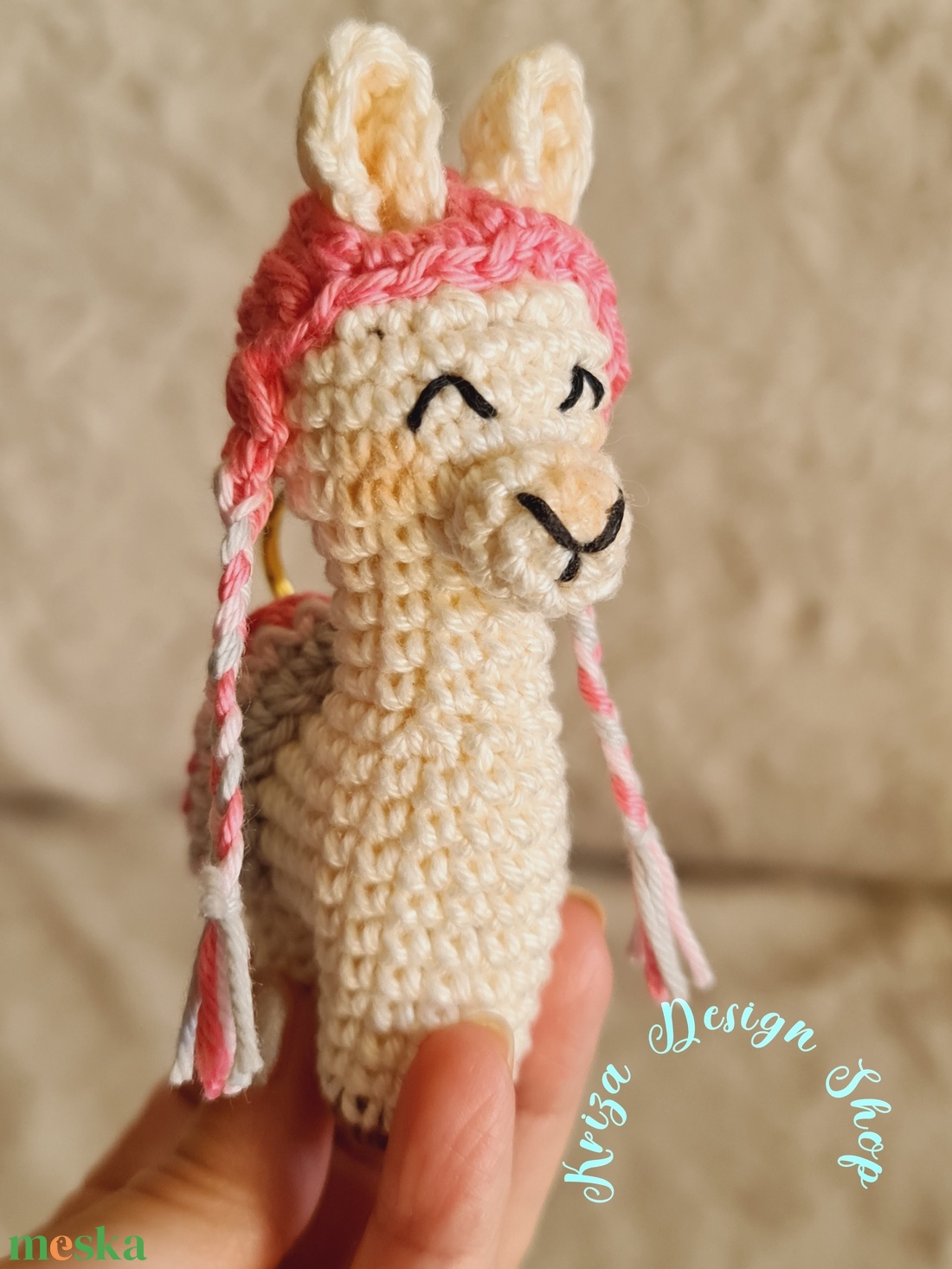Kézműves horgolt kabalafigurás kulcstartó - Mini láma (Candy) - játék & sport - plüssállat & játékfigura - láma - Meska.hu