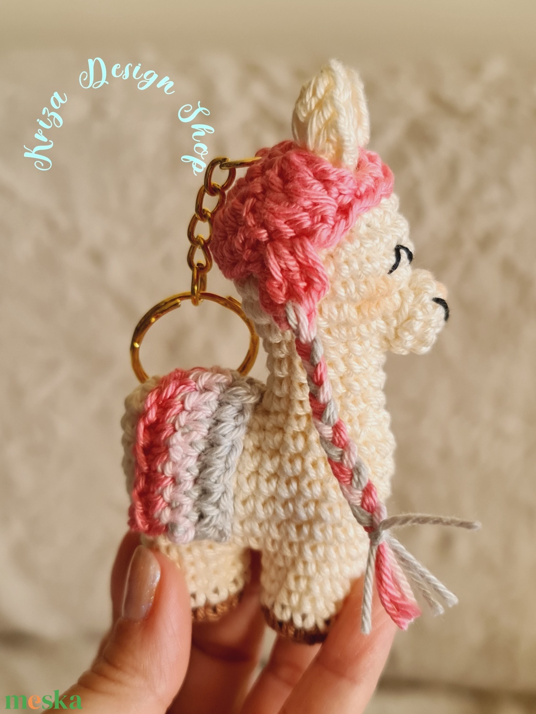 Kézműves horgolt kabalafigurás kulcstartó - Mini láma (Candy) - játék & sport - plüssállat & játékfigura - láma - Meska.hu
