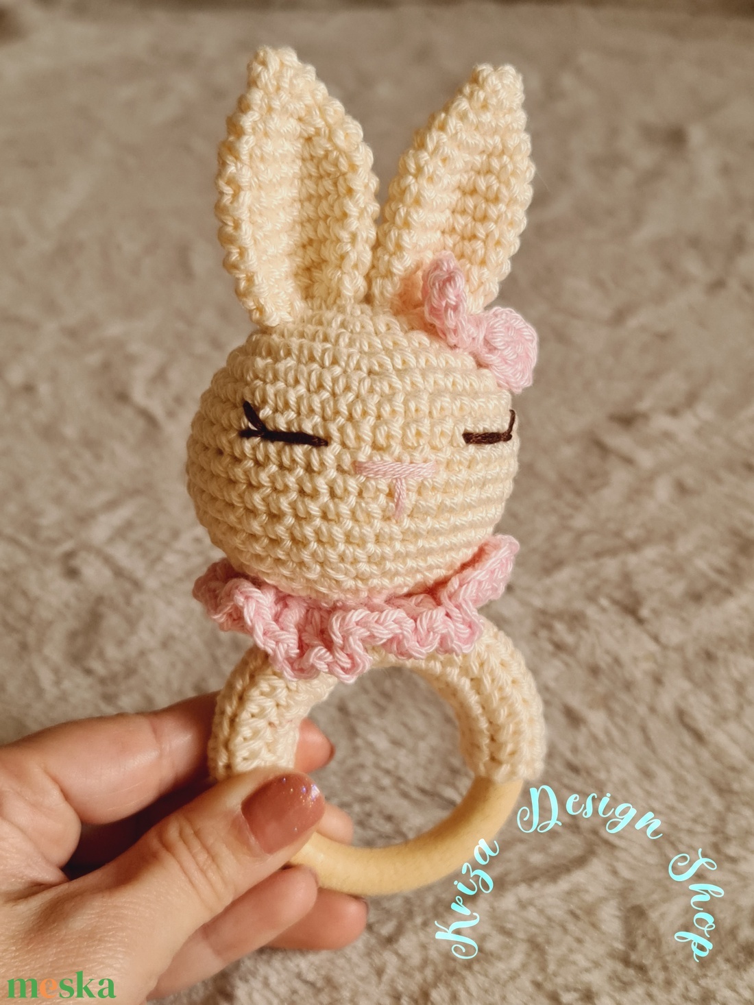 Kézműves horgolt kabala figurás csörgő rágóka (Nyuszis) 2. - baba - mama - baba játékok - csörgő - Meska.hu