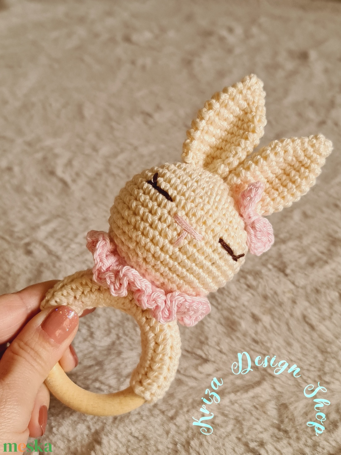 Kézműves horgolt kabala figurás csörgő rágóka (Nyuszis) 2. - baba - mama - baba játékok - csörgő - Meska.hu