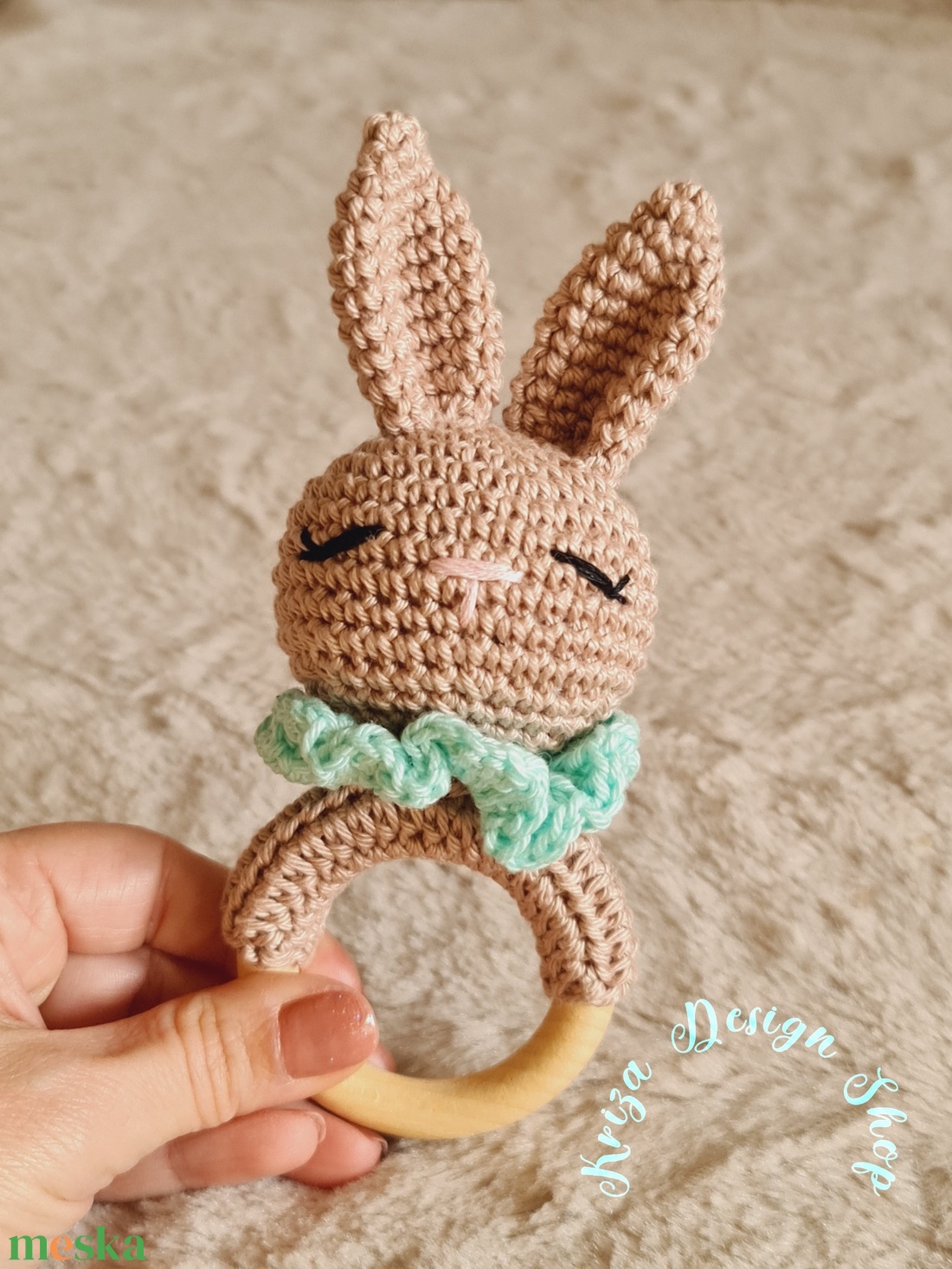 Kézműves horgolt kabala figurás csörgő rágóka (Nyuszis) 3. - baba - mama - baba játékok - csörgő - Meska.hu