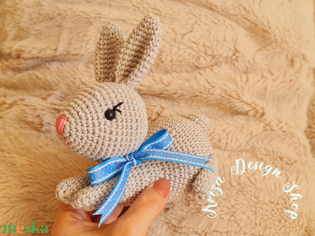Kézműves horgolt kabala figura - Samu nyuszi (ezüst szürke) - játék & sport - plüssállat & játékfigura - nyuszi - Meska.hu