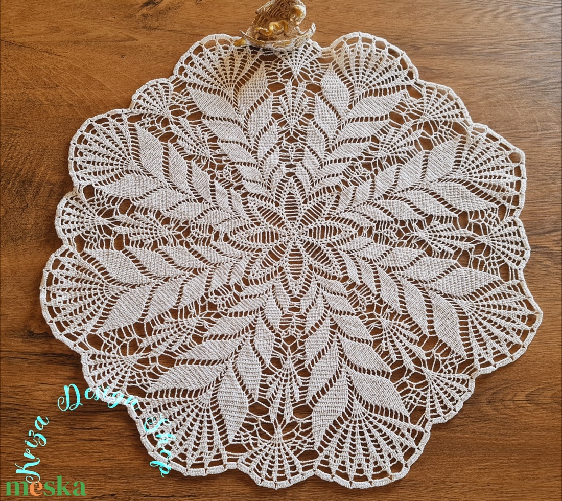 Kézműves horgolt csipke terítő - Írisz - otthon & életmód - lakástextil - abrosz, terítő - díszterítő polcra, komódra - Meska.hu