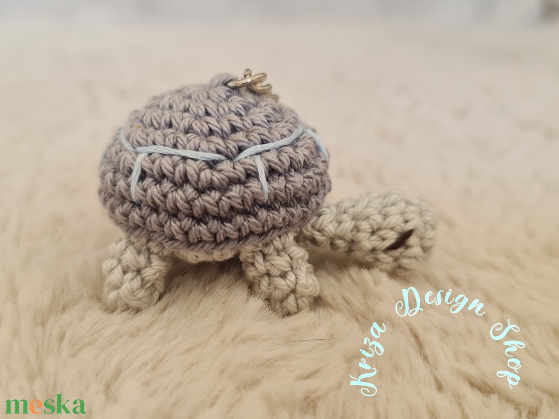 Kézműves horgolt kabalafigurás kulcstartó - Mini teknős (Cézár) - táska & tok - kulcstartó & táskadísz - kulcstartó - Meska.hu