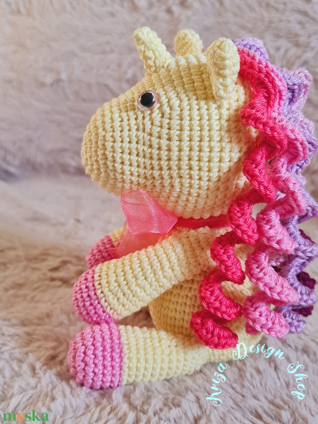 Kézműves horgolt kabala figura - Polly unikornis ('26 pink vanília design) - játék & sport - plüssállat & játékfigura - unikornis - Meska.hu
