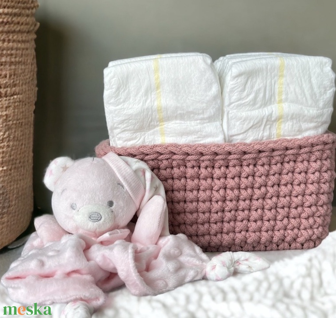Egyedi pelenkatartó - baba - mama - pelenkázó, babafürdető kellékek - pelenkázó neszeszer, pelenkatartó - Meska.hu