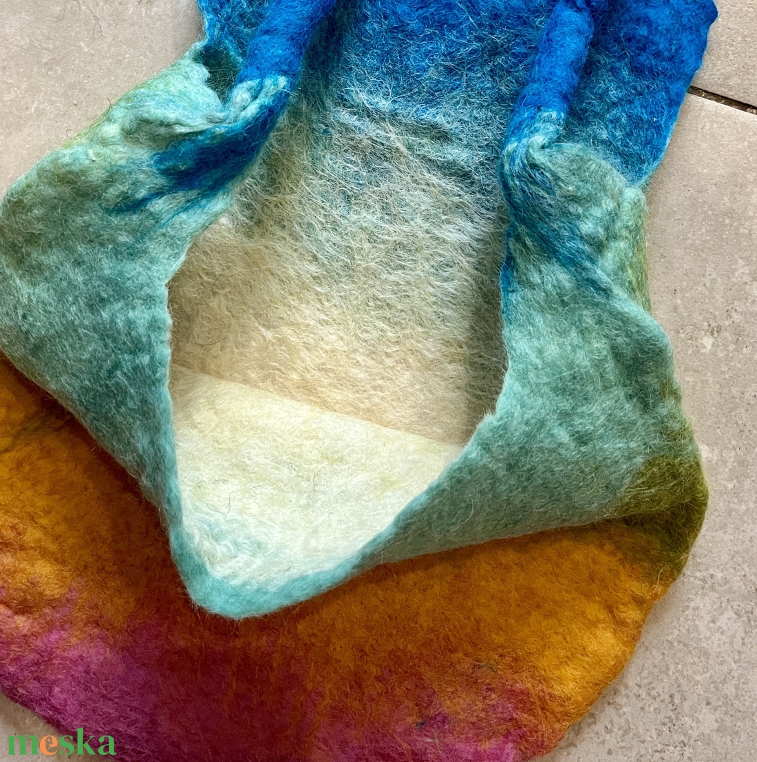 Szivárványszínű nemez oldaltáska - táska & tok - kézitáska & válltáska - válltáska - Meska.hu