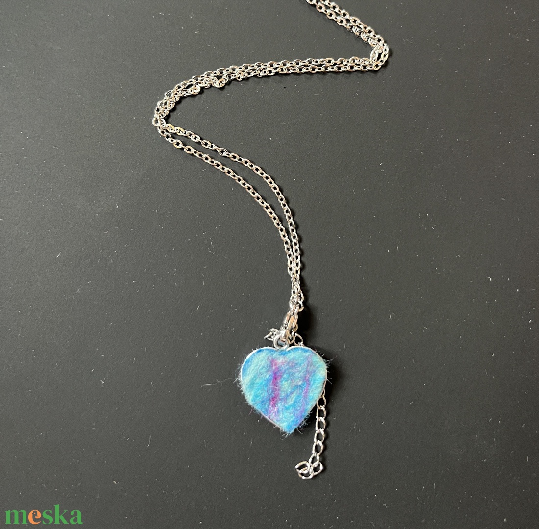 Gyapjú szív medál - ékszer - nyaklánc - medálos nyaklánc - Meska.hu