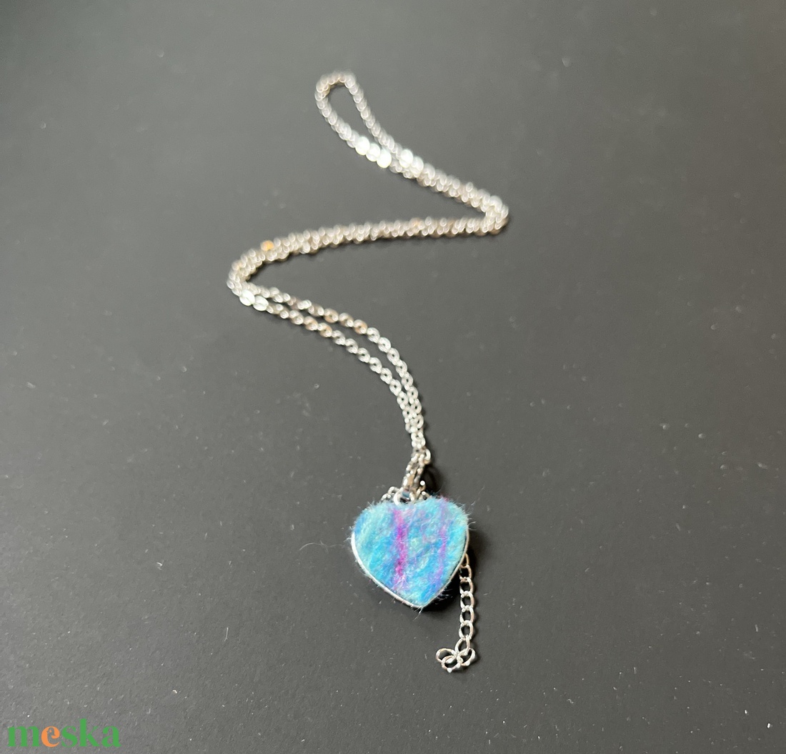 Gyapjú szív medál - ékszer - nyaklánc - medálos nyaklánc - Meska.hu