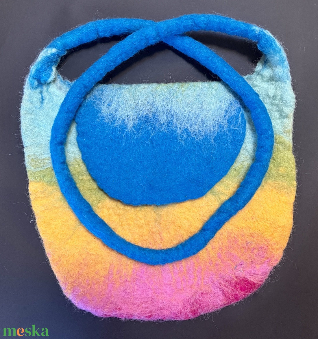 Szivárványszínű nemez oldaltáska - táska & tok - kézitáska & válltáska - válltáska - Meska.hu