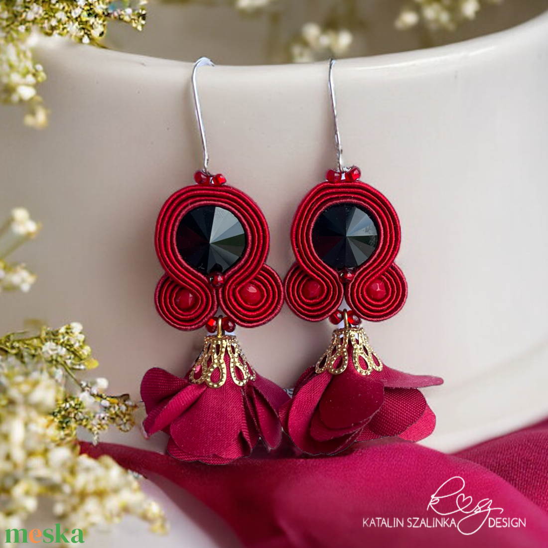 Crimson Elegance Sujtás Antiallergén Egyedi Fülbevaló - ékszer - fülbevaló - lógó fülbevaló - Meska.hu Crimson Elegance Sujtás Antiallergén Egyedi Fülbevaló - ékszer - fülbevaló - lógó fülbevaló - Meska.hu