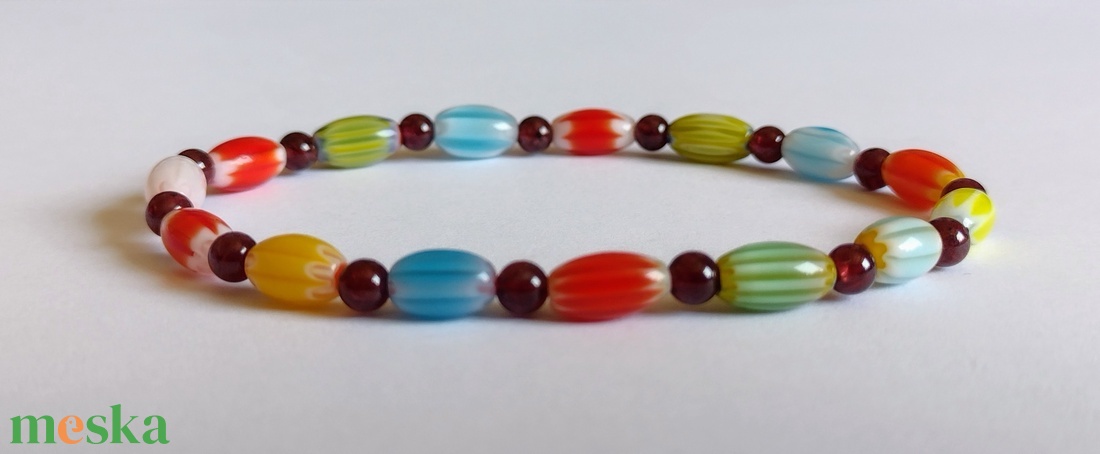 Gránát-üveggyöngy vékony színes ásványkarkötő - ékszer - karkötő - gyöngyös karkötő - Meska.hu
