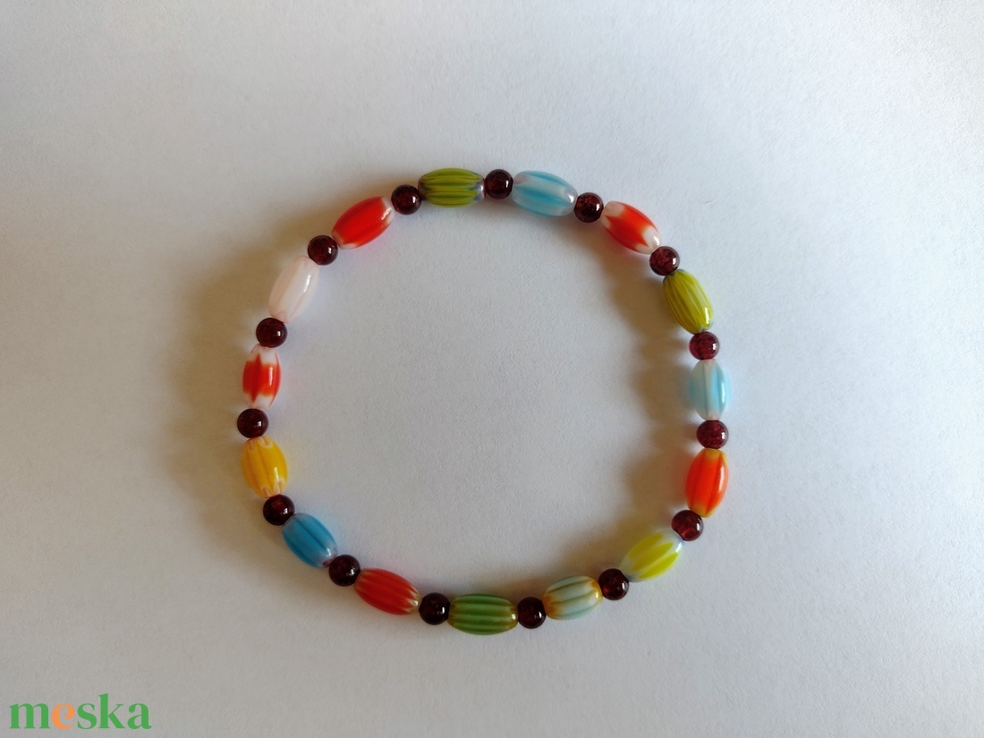 Gránát-üveggyöngy vékony színes ásványkarkötő - ékszer - karkötő - gyöngyös karkötő - Meska.hu