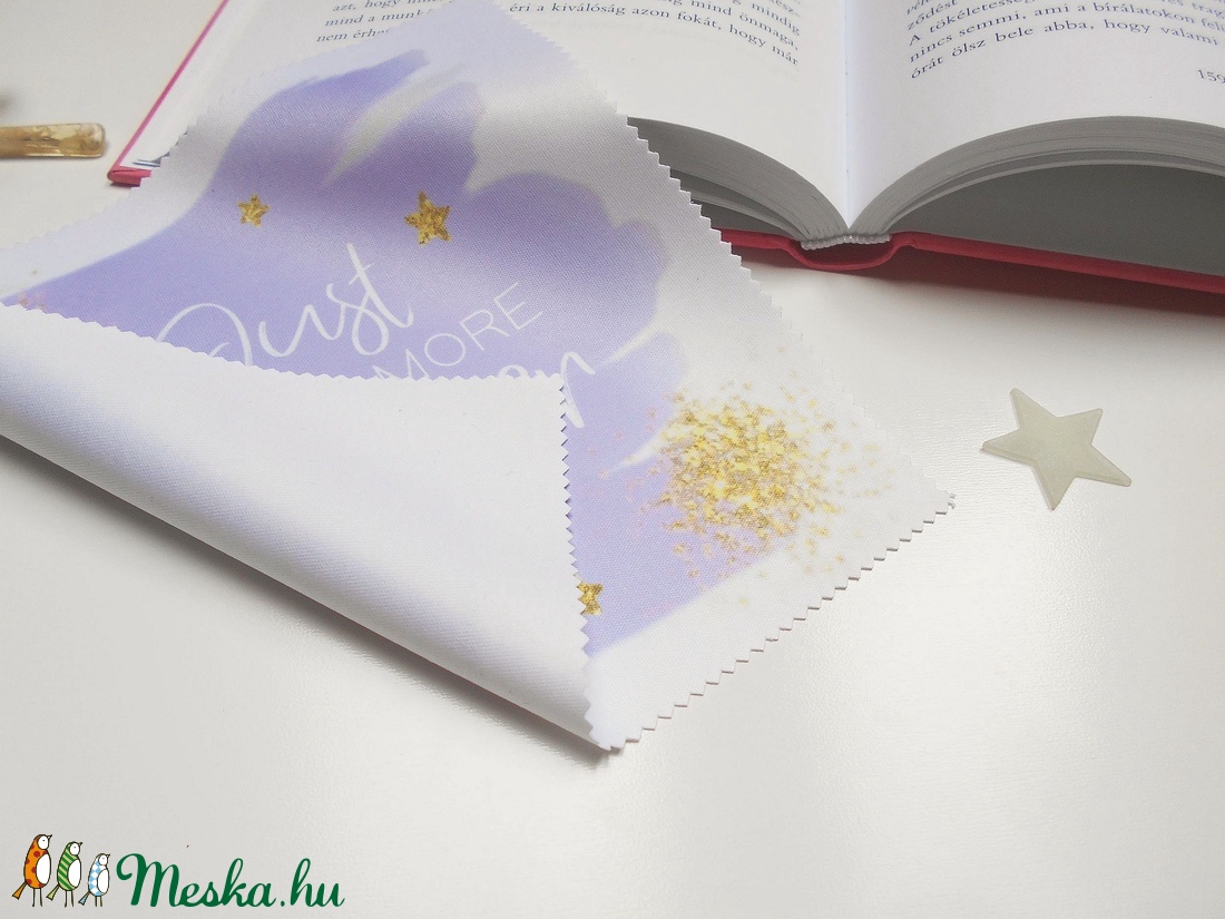 Csak még egy fejezetet - feliratos, mintás vastag anyagú mikroszálas törlőkendő szemüvegre, mobiltelefonra, tabletre -  - Meska.hu