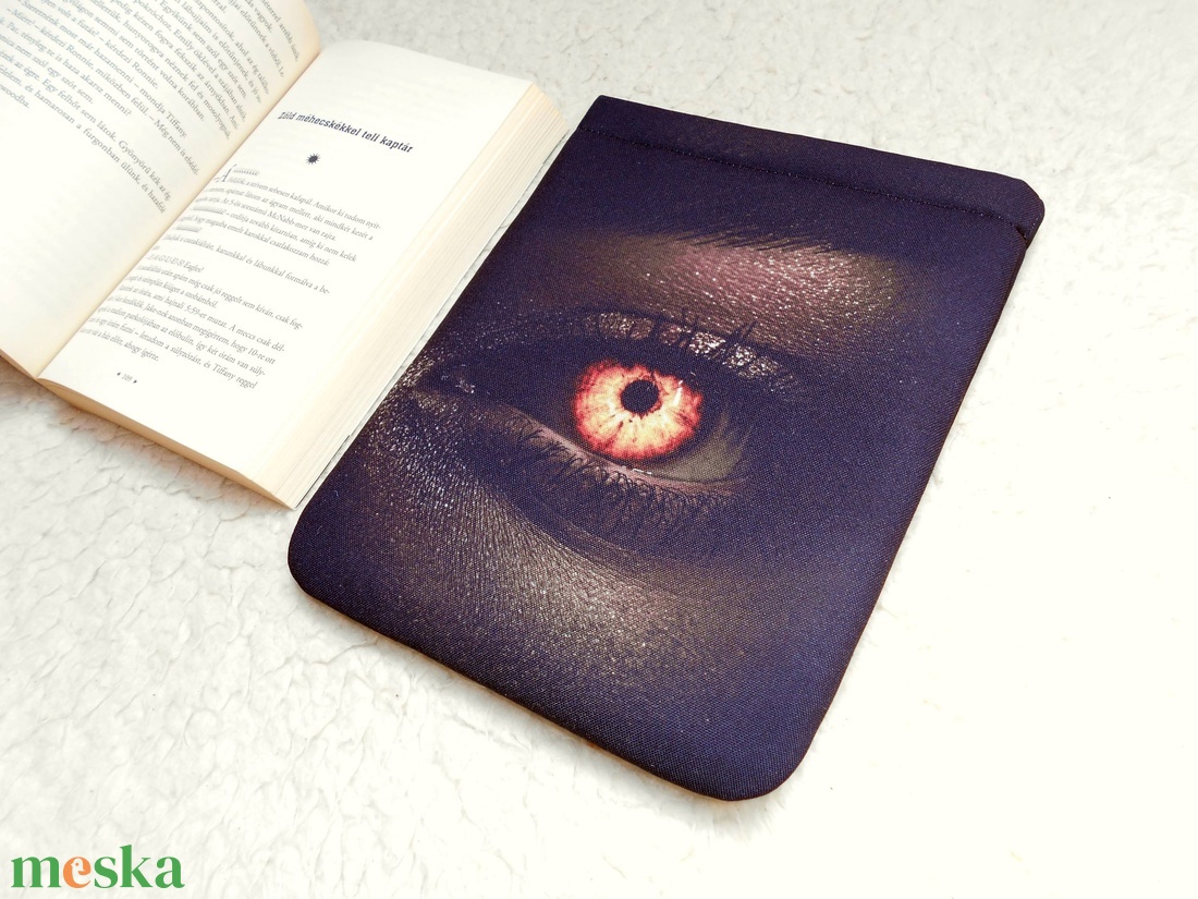 VAMPIRE - Könyv Védő Tok, Könyvölelő, Könyvvászon - VÁLASZTHATÓ MÉRET! -  - Meska.hu