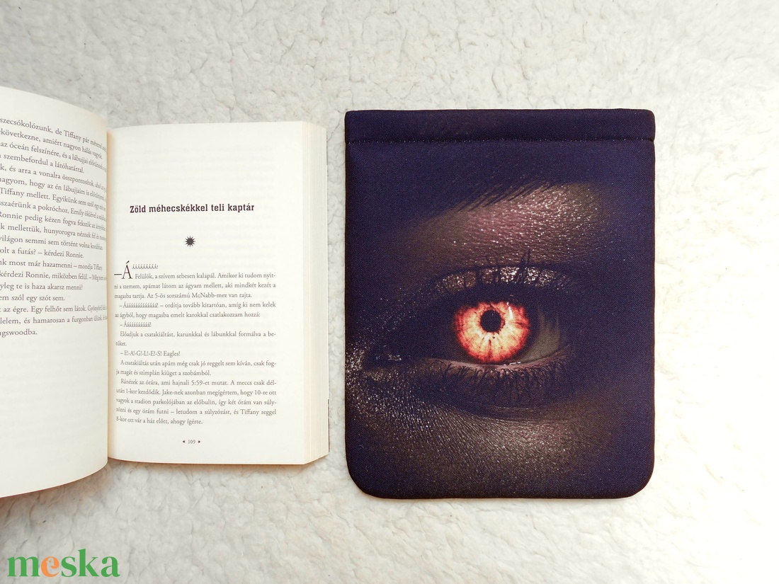 VAMPIRE - Könyv Védő Tok, Könyvölelő, Könyvvászon - VÁLASZTHATÓ MÉRET! -  - Meska.hu