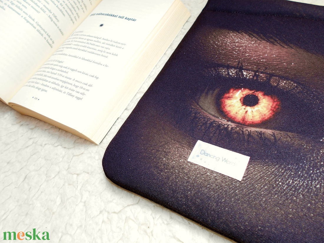 VAMPIRE - Könyv Védő Tok, Könyvölelő, Könyvvászon - VÁLASZTHATÓ MÉRET! -  - Meska.hu