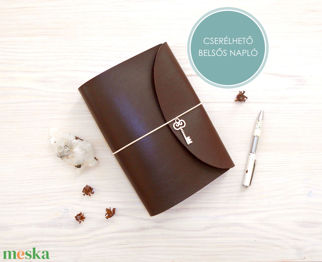 TITKOK KULCSA - Cserélhető füzetes valódi bőr borítású utazónapló A5 méretben - 4 db sima füzetet tartalmaz a csomag - otthon & életmód - papír, írószer - jegyzetfüzet & napló - Meska.hu