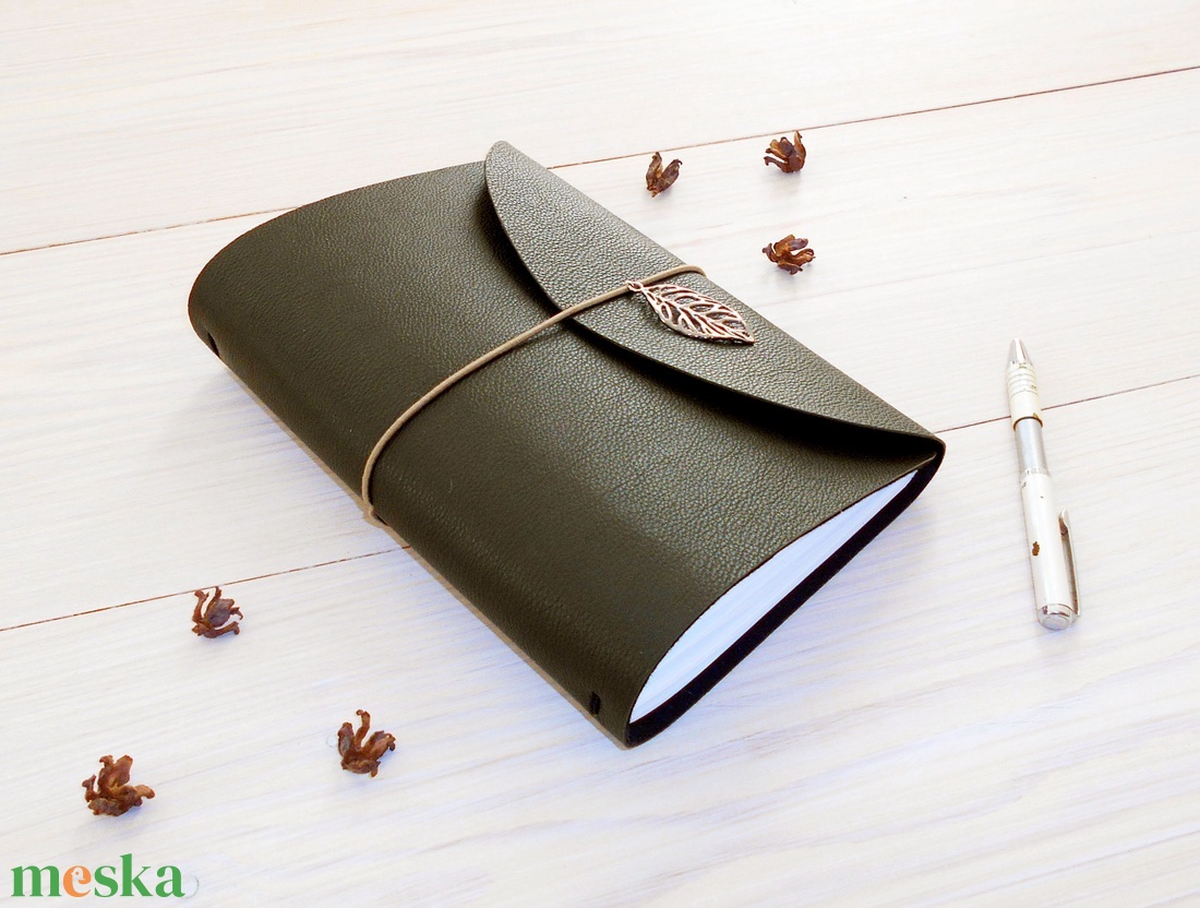 ERDŐ - Cserélhető füzetes valódi bőr borítású utazónapló A5 méretben - 4 db sima füzetet tartalmaz a csomag - otthon & életmód - papír, írószer - jegyzetfüzet & napló - Meska.hu