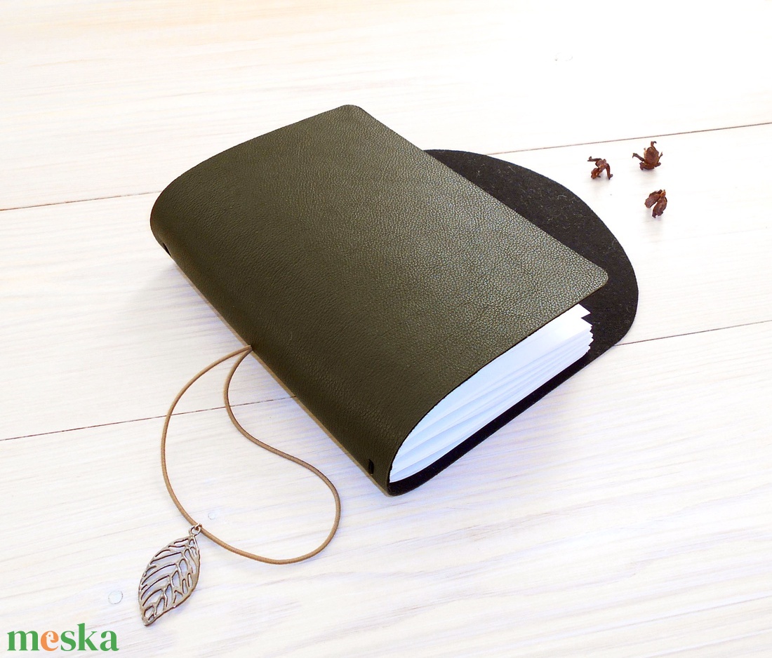 ERDŐ - Cserélhető füzetes valódi bőr borítású utazónapló A5 méretben - 4 db sima füzetet tartalmaz a csomag - otthon & életmód - papír, írószer - jegyzetfüzet & napló - Meska.hu