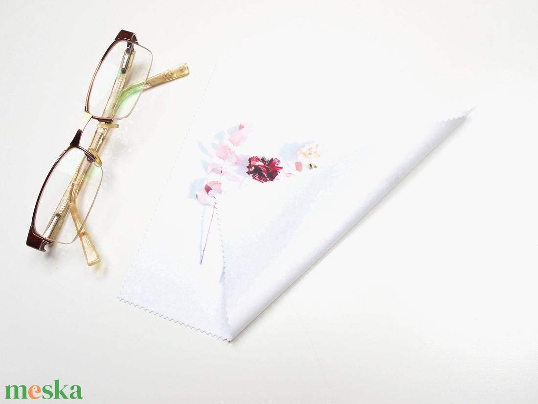 VIRÁGOK - NÉVRE SZÓLÓ - vastag anyagú mikroszálas törlőkendő szemüvegre, mobiltelefonra, tabletre - táska & tok - pénztárca & más tok - szemüvegtok - Meska.hu