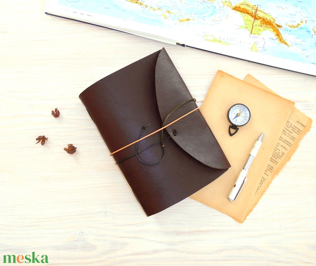 KALANDOR - Valódi bőr borítású kézműves napló A5 méretben - Iránytű motívummal - otthon & életmód - papír, írószer - jegyzetfüzet & napló - Meska.hu