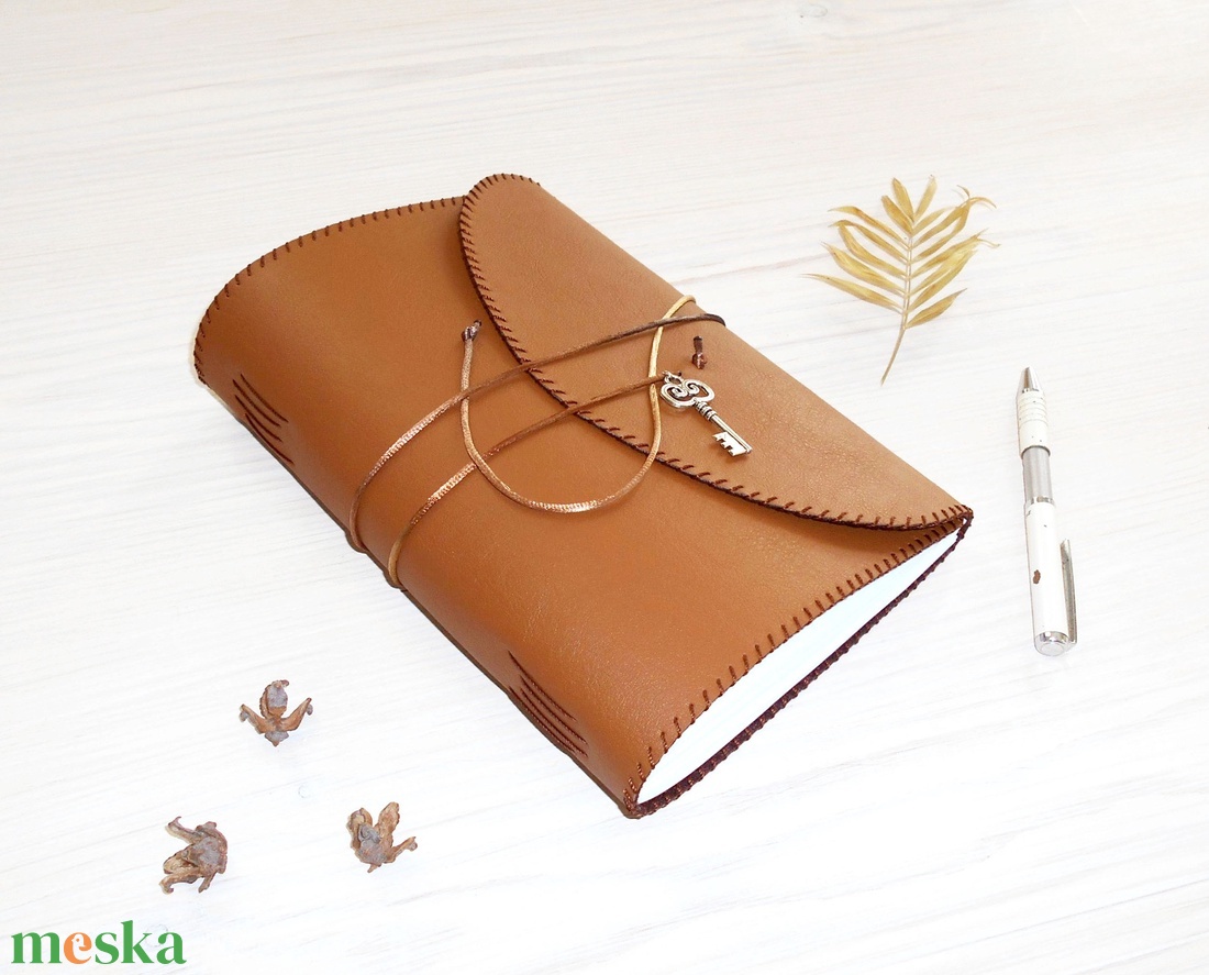 TITKOK KULCSA - Műbőr borítású kézműves napló A5 méretben - otthon & életmód - papír, írószer - jegyzetfüzet & napló - Meska.hu