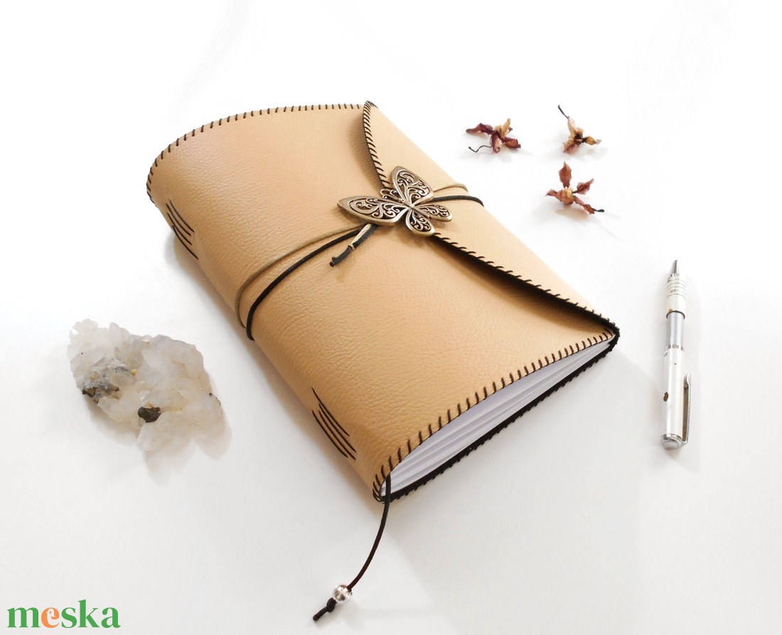 PILLANGÓ - Műbőr borítású kézműves napló A5 méretben - Idézettel - otthon & életmód - papír, írószer - jegyzetfüzet & napló - Meska.hu