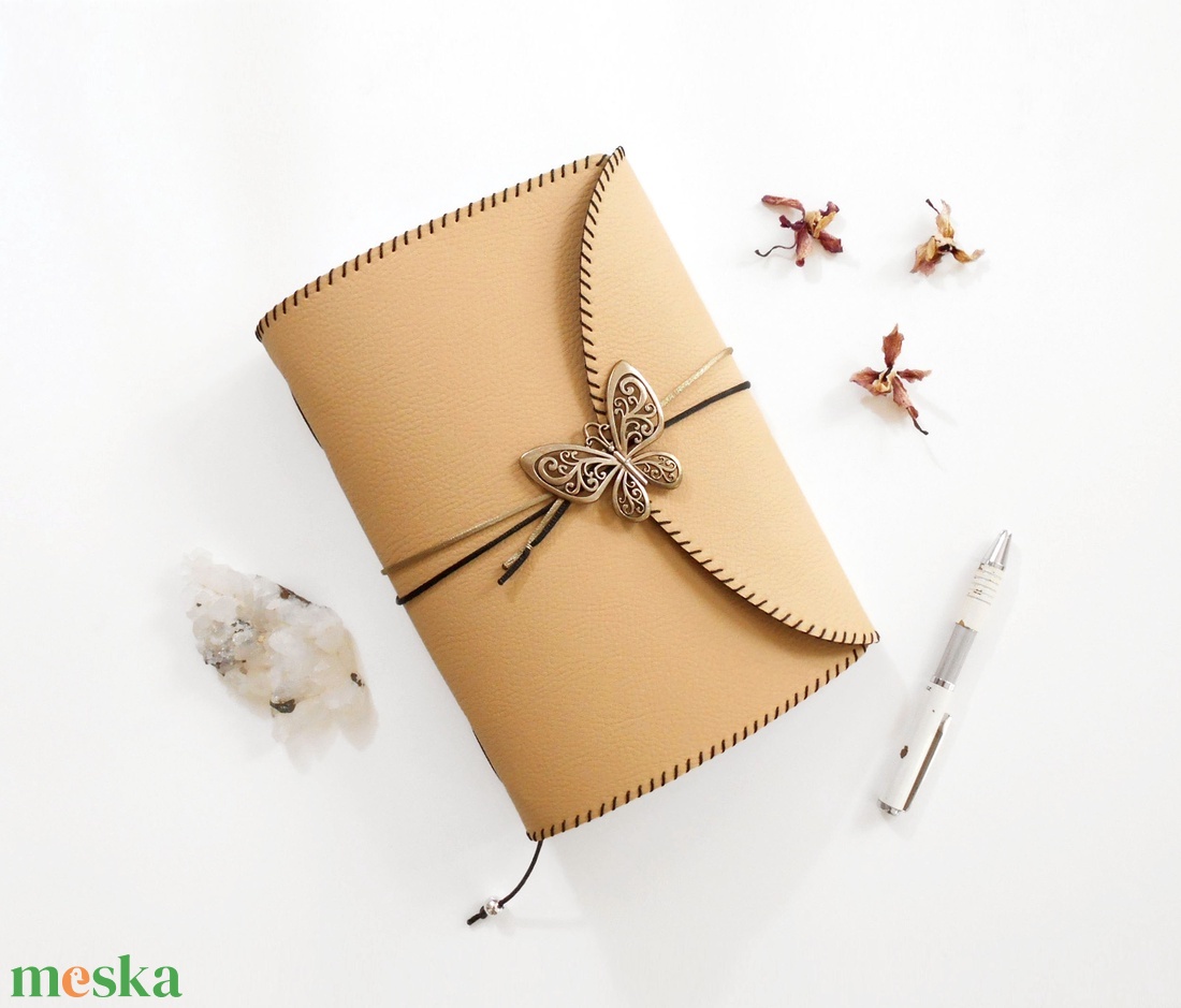 PILLANGÓ - Műbőr borítású kézműves napló A5 méretben - Idézettel - otthon & életmód - papír, írószer - jegyzetfüzet & napló - Meska.hu