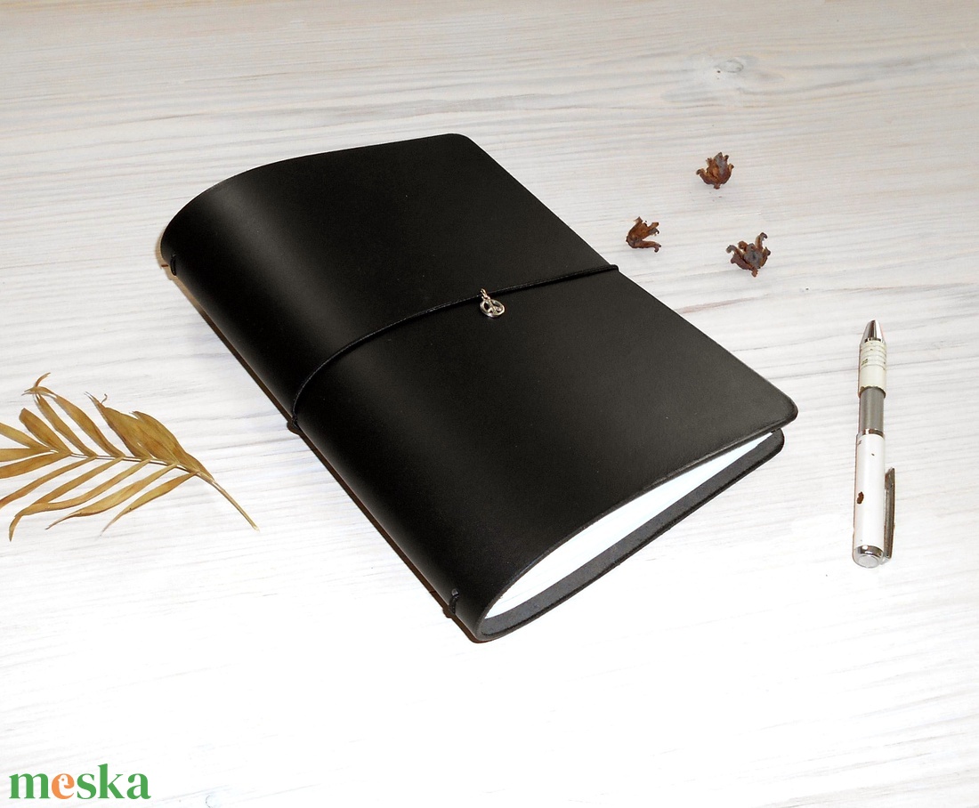 KALANDOR - Cserélhető füzetes valódi bőr borítású utazónapló A5 méretben - 4 db sima füzetet tartalmaz a csomag - otthon & életmód - papír, írószer - jegyzetfüzet & napló - Meska.hu