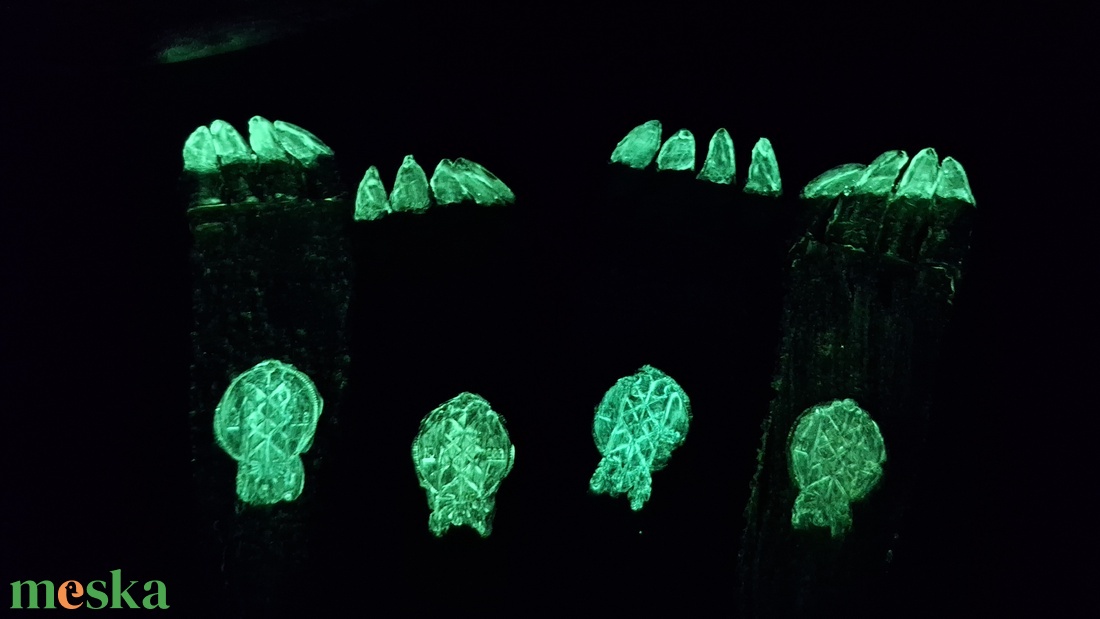 KaromMarker (sötétben világító könyvjelző) - könyv & zene - könyvjelző - Meska.hu