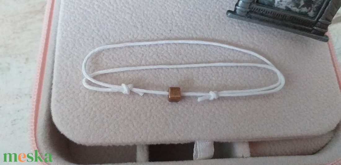 Minimalista kocka karkötő - ékszer - karkötő - gyöngyös karkötő - Meska.hu Minimalista kocka karkötő - ékszer - karkötő - gyöngyös karkötő - Meska.hu