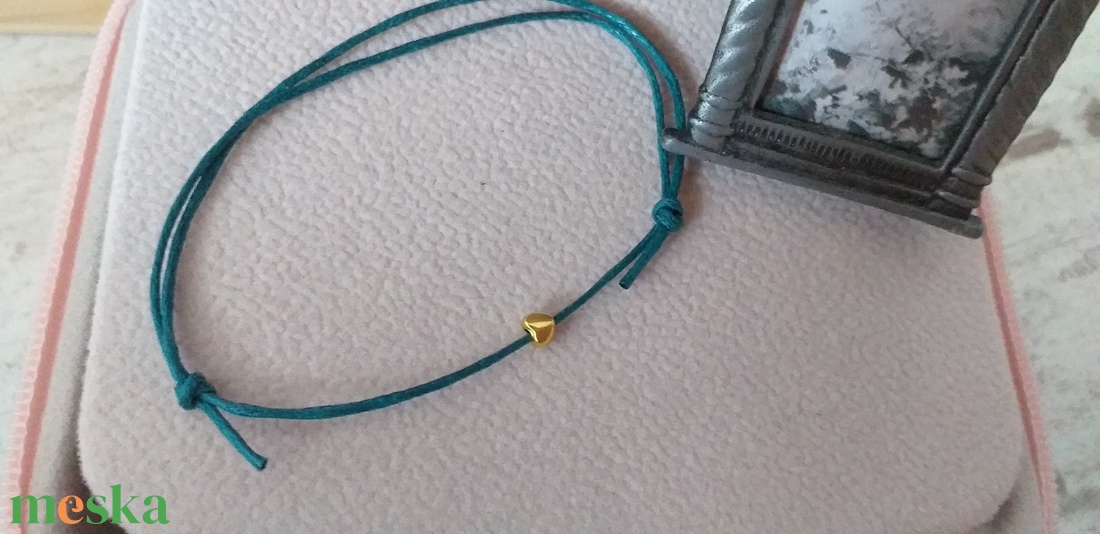 Minimalista szív karkötő - ékszer - karkötő - gyöngyös karkötő - Meska.hu