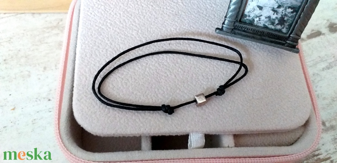 Minimalista ezüst kocka karkötő - ékszer - karkötő - gyöngyös karkötő - Meska.hu Minimalista ezüst kocka karkötő - ékszer - karkötő - gyöngyös karkötő - Meska.hu