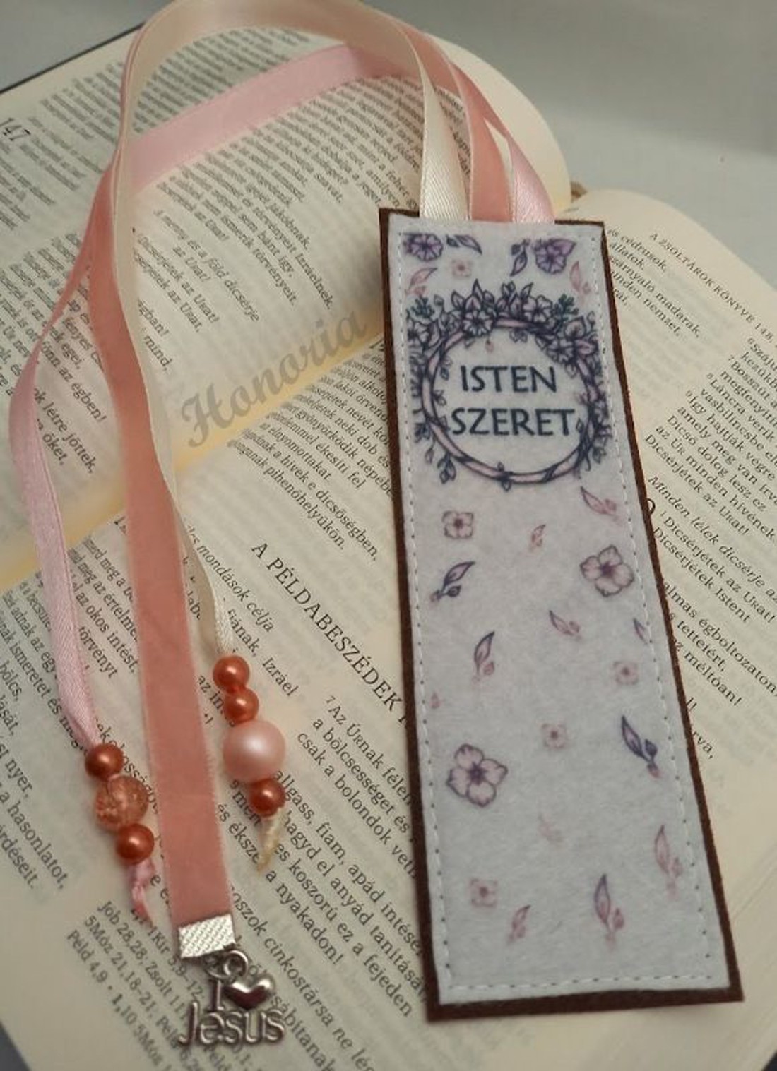 Keresztény, idézetes könyvjelző (Isten szeret) - könyv & zene - könyvjelző - Meska.hu