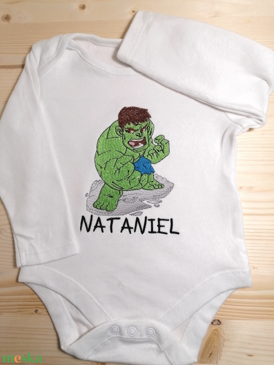 Hímzett névvel és Hulk mintával ellátott, 100% pamut body - ruha & divat - babaruha & gyerekruha - body - Meska.hu Hímzett névvel és Hulk mintával ellátott, 100% pamut body - ruha & divat - babaruha & gyerekruha - body - Meska.hu