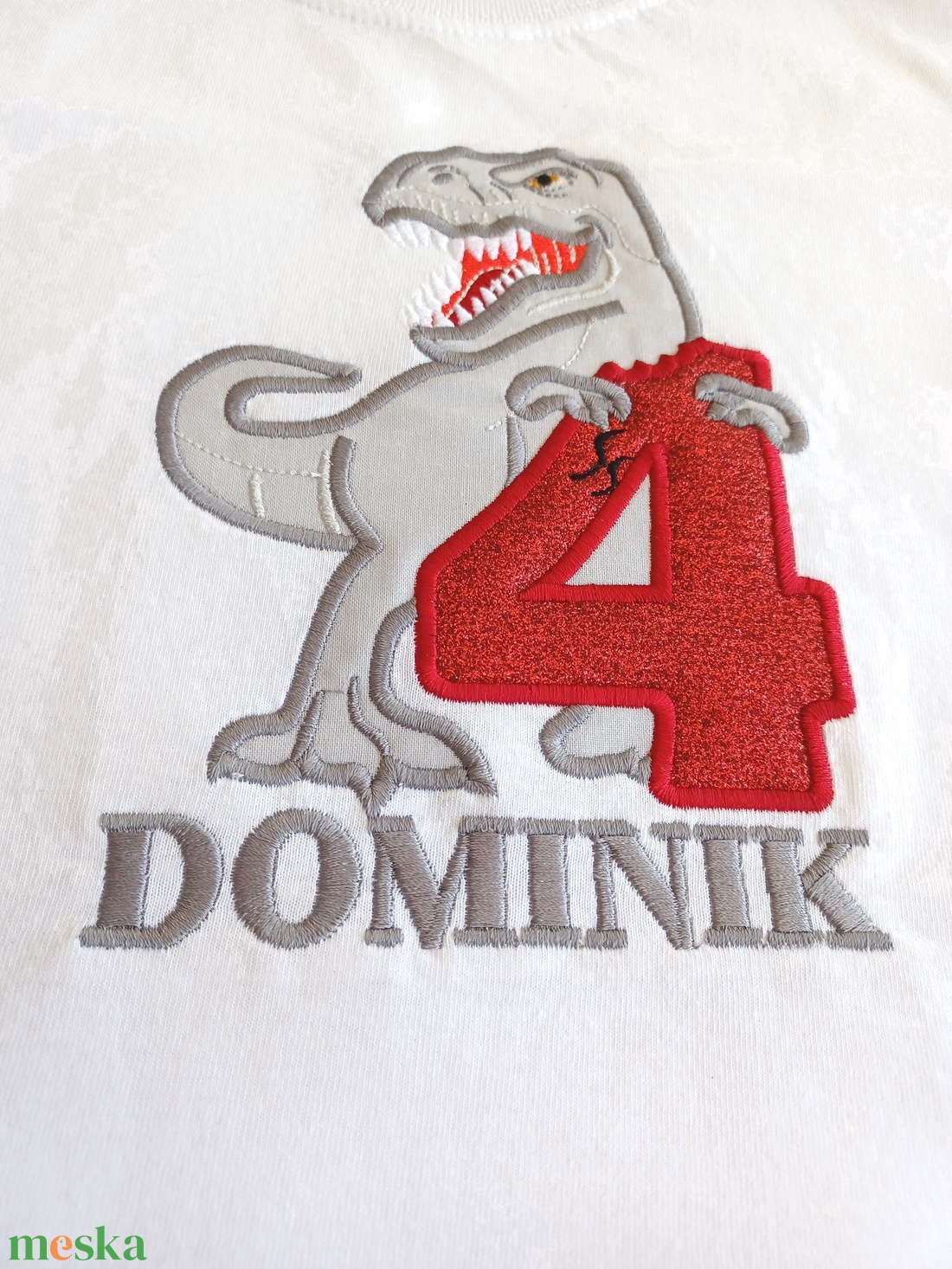 Szülinapos, Dinoszauruszos, névvel és picurka életkorával ellátott, 100% pamut póló - ruha & divat - babaruha & gyerekruha - póló - Meska.hu