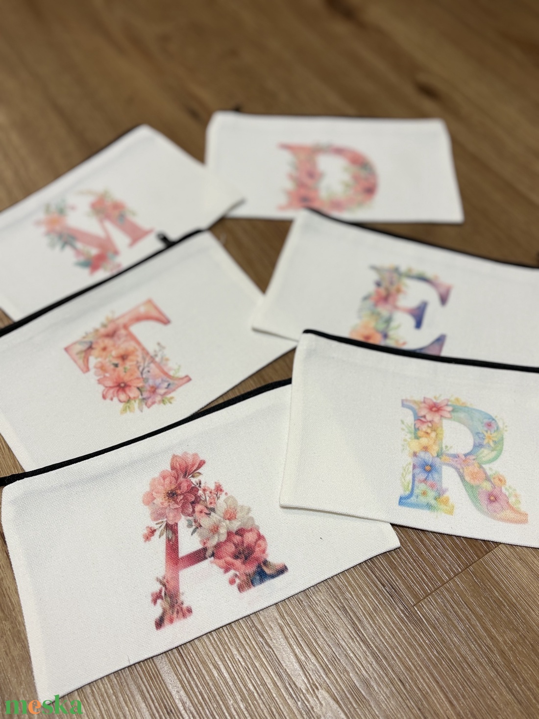 Neszesszer kezdőbetűvel - táska & tok - neszesszer - Meska.hu