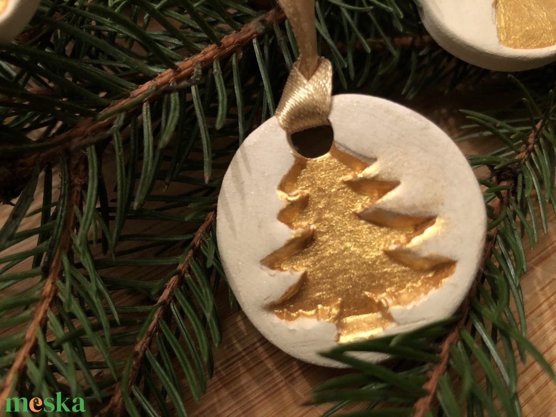 Karácsonyfa dísz - szürke/fehér arany - karácsony - karácsonyi lakásdekoráció - karácsonyfadíszek - karácsonyi lakásdekoráció - Meska.hu Karácsonyfa dísz - szürke/fehér arany - karácsony - karácsonyi lakásdekoráció - karácsonyfadíszek - karácsonyi lakásdekoráció - Meska.hu