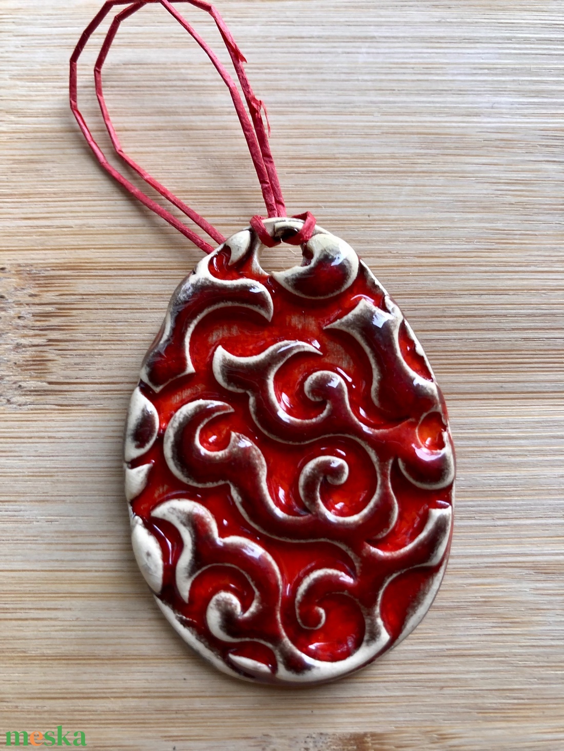 Tűzpiros tojás függő dísz - ünnepi díszek, dekorációk - húsvéti díszek és dekorációk - húsvéti tojásfadíszek - Meska.hu